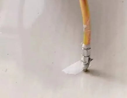 信阳瓷砖空鼓维修公司专业解答在瓷砖铺贴过程中，如果使用的砂料过粗（如全部使用了粗砂），可能会导致以下问题